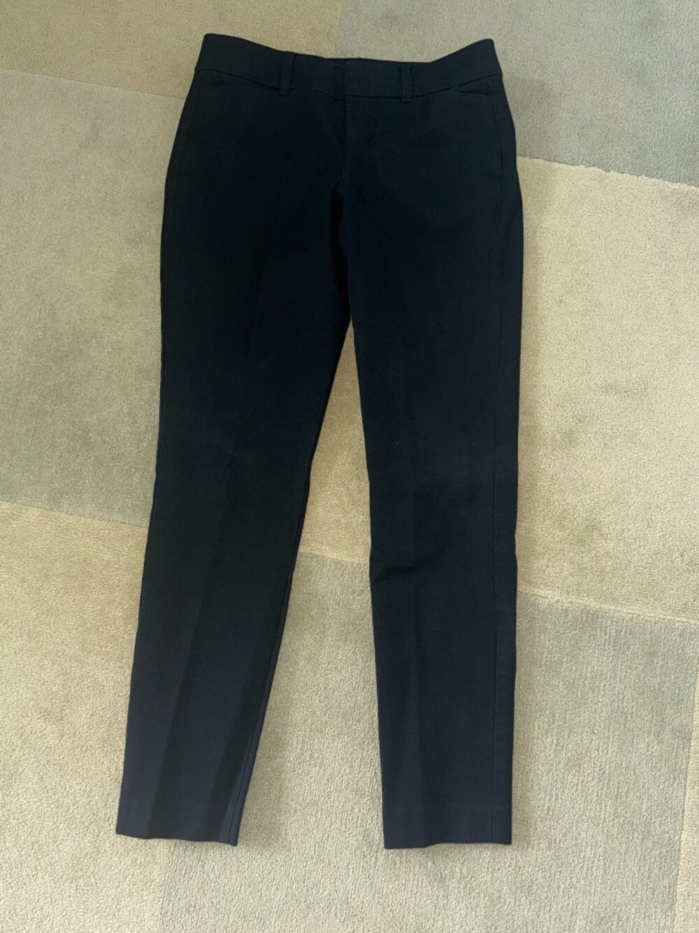 Old Navy Women’s Black Mid-Rise Skinny Pixie Pants - Size 2